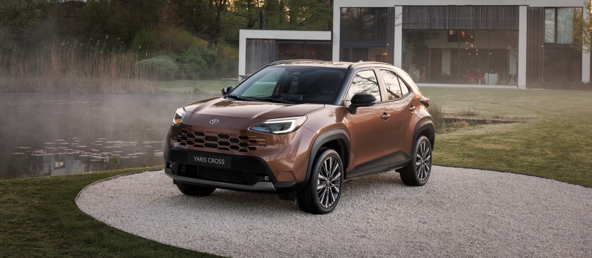 yariscross_highgrade_preciousbronze_static_18